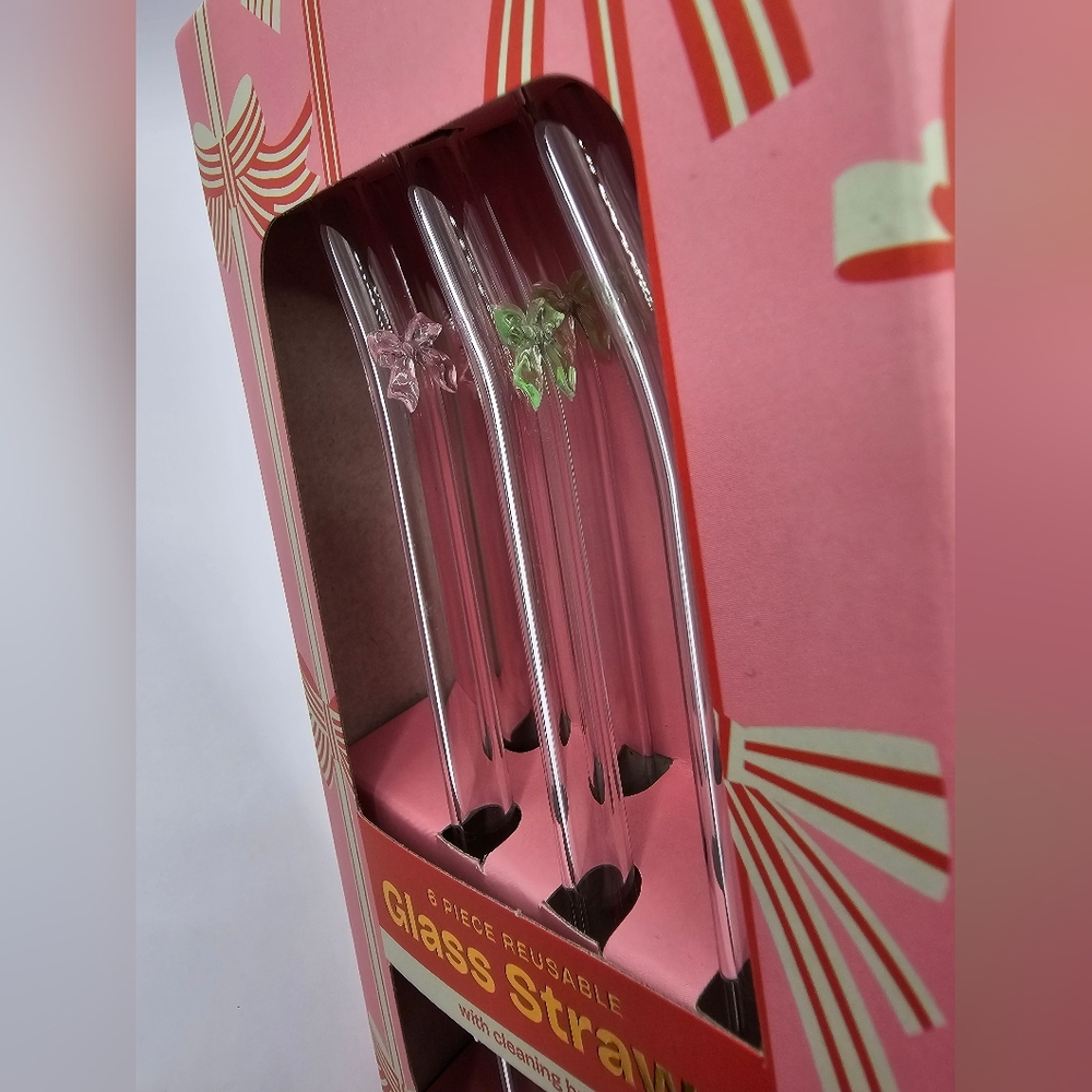 BNIB - Viral Glass Bow Straws